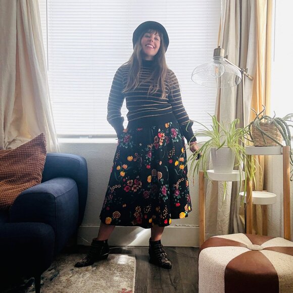 Vintage 70s Dark Floral Full Circle Skirt | Size Large - Picture 9 of 9